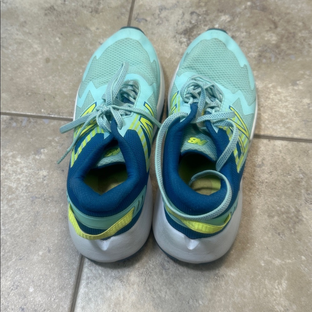 Girls (big kid) New Balance rave run sneaker
Size 6 - Picture 3 of 8